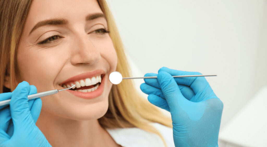 Descoperă secretele Hollywood Smile și învață cum să obții un zâmbet perfect!