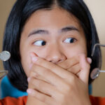 Descoperă sfaturile noastre pentru a-ți reduce anxietatea la consultațiile stomatologice. Lasă-ne să îți arătăm cum poți avea o experiență mai relaxantă!